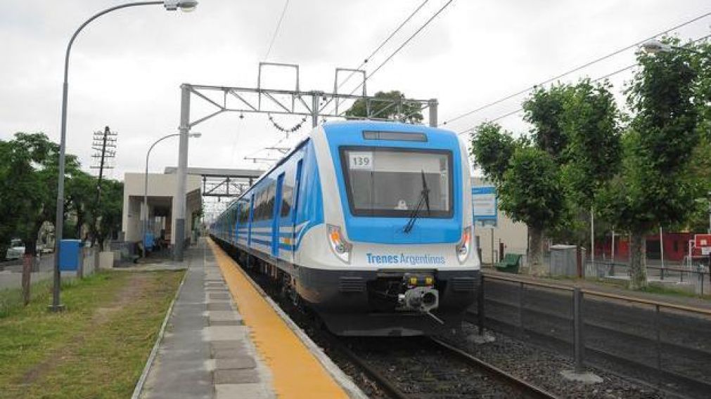 Robaron cables en el tren Roca y hay demoras
