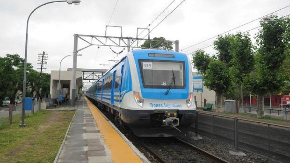 Robaron cables en el tren Roca y hay demoras