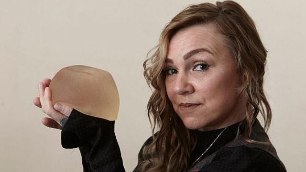 Afirmó que se arrepiente de haberse puesto siliconas.