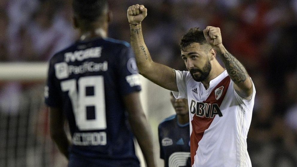 El Oso Pratto festeja la apertura del marcador (AFP).