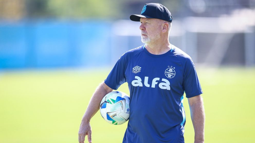 Per� consigui� nuevo entrenador y ya piensa en 2030