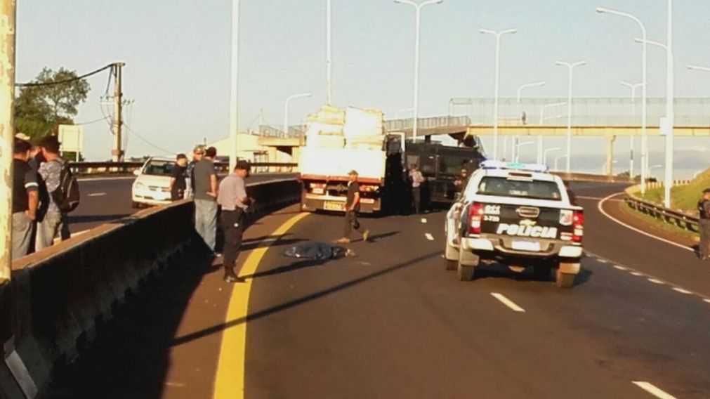 La primera versión decía que murió atropellado por un camión.