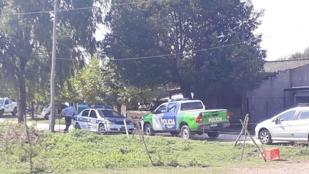 La policía de San Pedro busca al sospechoso.