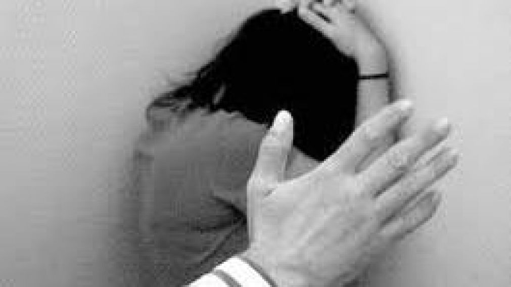 La menor denunció la violencia que sufre por parte de su madre. (Imagen ilustrativa).
