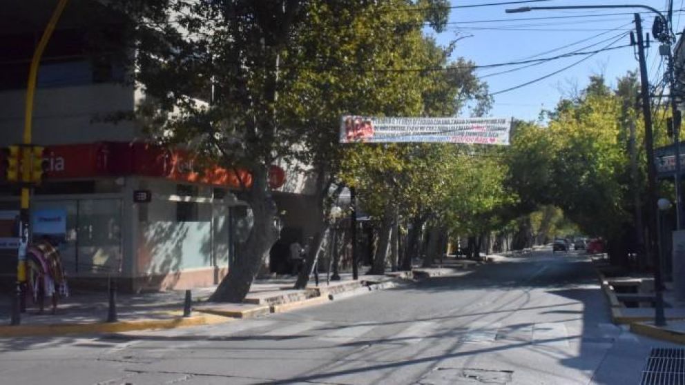 Fue infiel y le pidió perdón a su novia con un insólito pasacalles