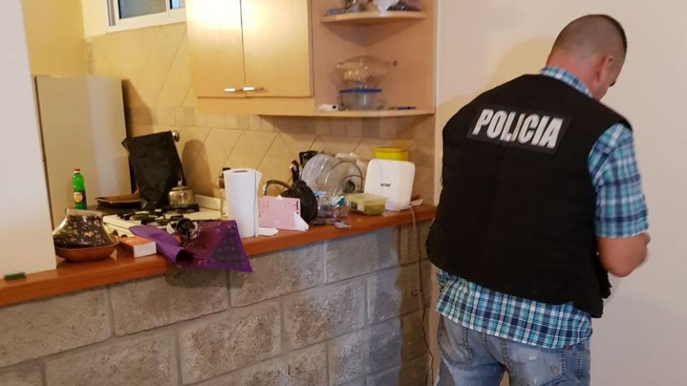 Imágenes de los procedimientos en una de las viviendas.