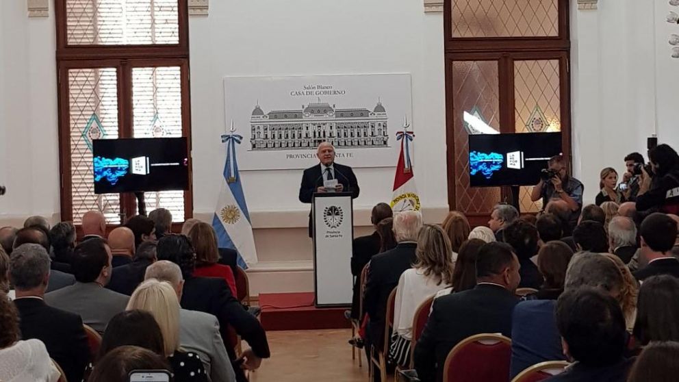 El gobernador de Santa Fe anunció el proyecto.