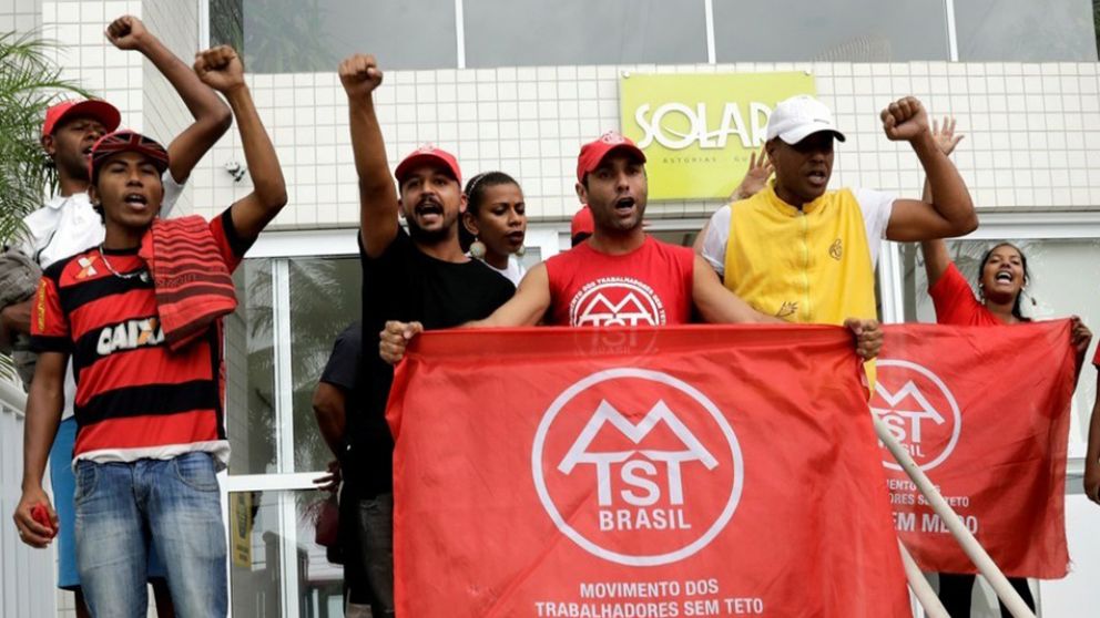 Manifestantes del Frente Brasil Popular, comandado por el Movimiento de Trabajadores Sin Techo.