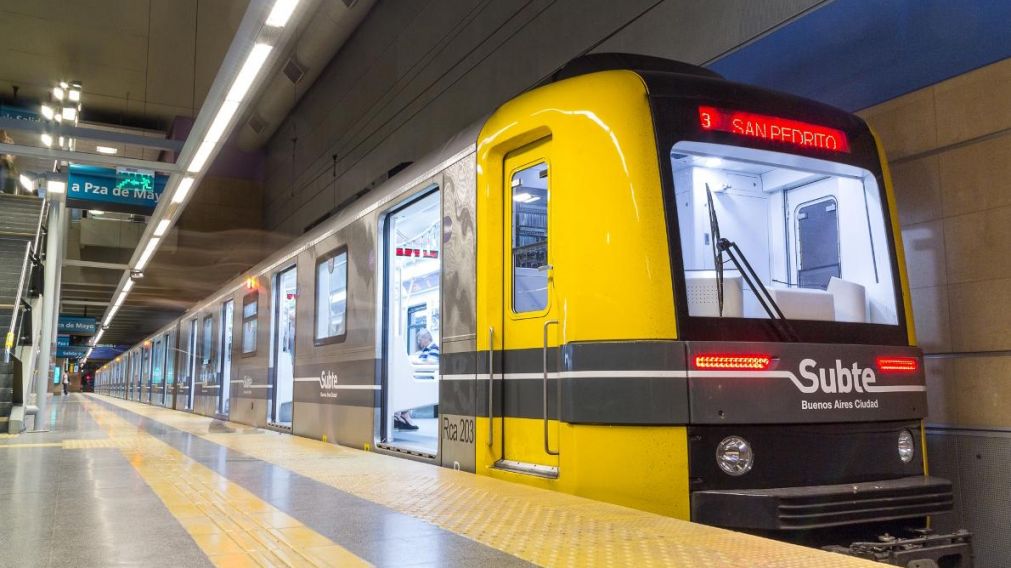 Los metrodelegados liberaron los molinetes y repartieron folletos.