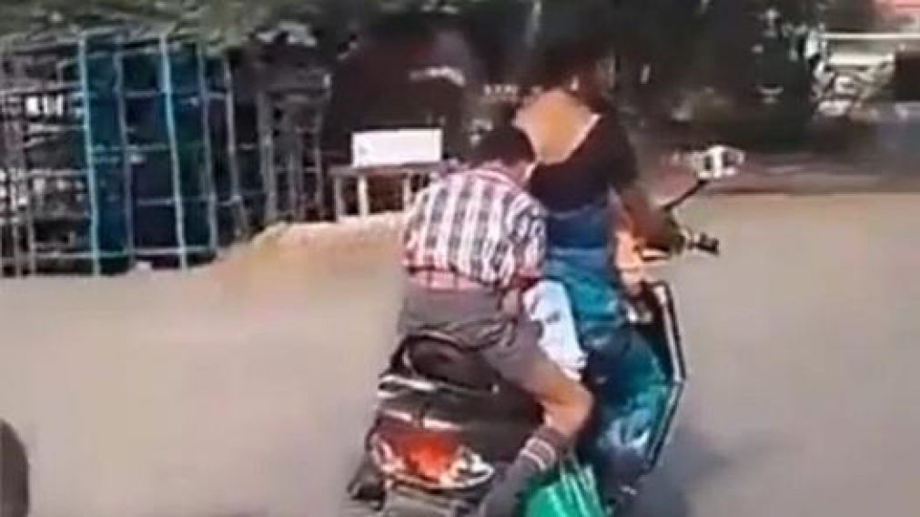 Las imágenes fueron captadas por otro conductor.