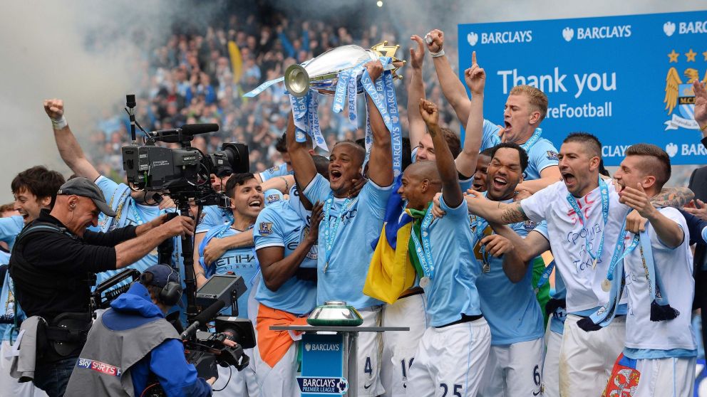 El equipo levantando la copa (AFP).