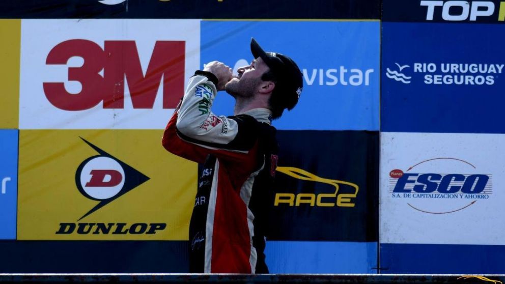 Canapino festejando el triunfo.