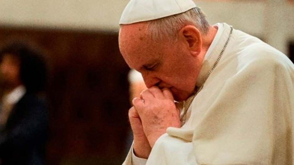 El sumo pontificie lamentó el hecho.