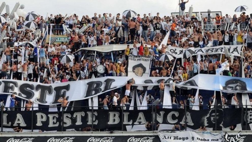 "La Peste Blanca". La hincha del "Albo". (Crónica-Fabián Ramella)