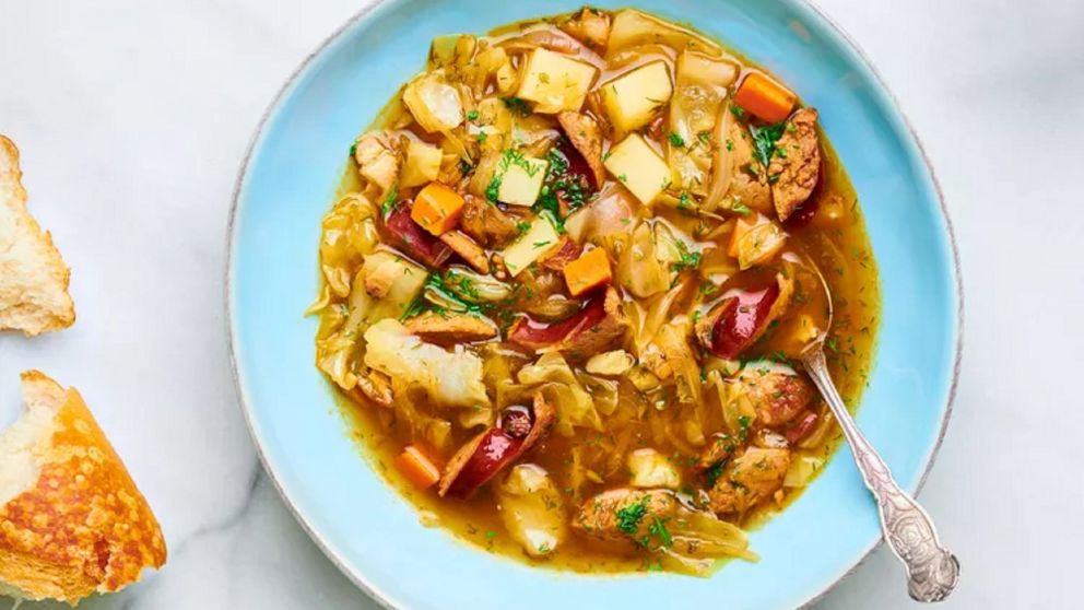 Un clásico de la cocina polaca que combina sencillez, tradición y un sabor inigualable en cada plato.