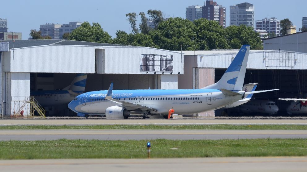 AEROLÍNEAS CANCELARÁ 22 VUELOS Y REPROGRAMARÁ OTROS 28.
