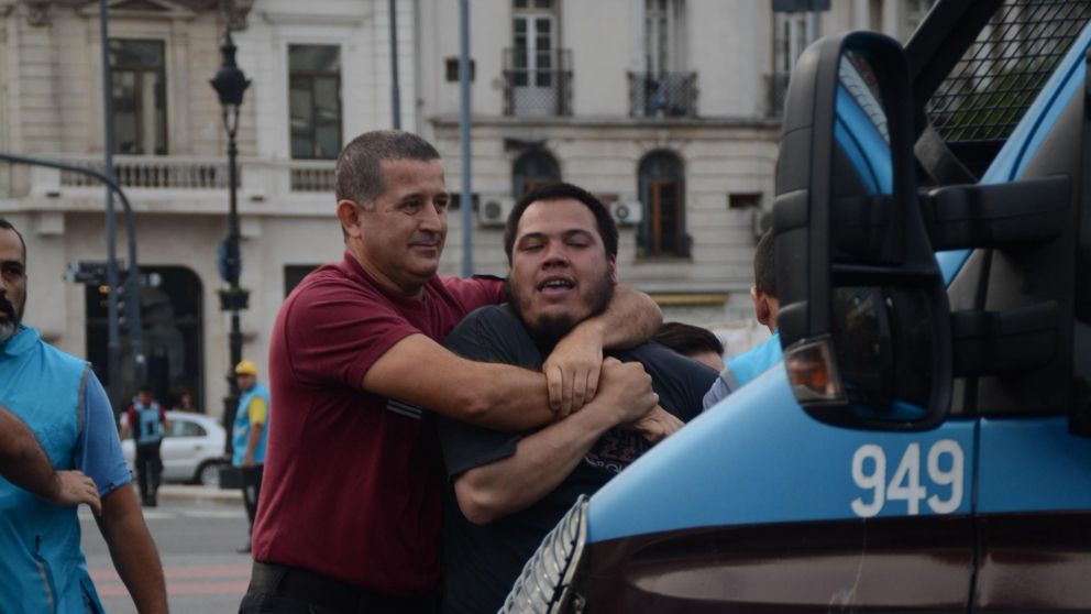 El momento en que Ernesto Uribe es detenido (Franco Fafasuli).