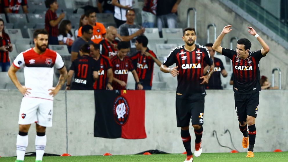 Newell's cae por goleada en Brasil. (AFP)