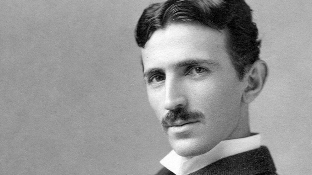 Nikola Tesla fue inventor e ingeniero mecánico.