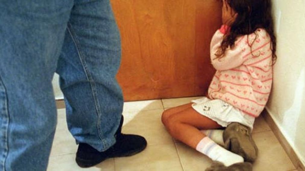 Violaba a sus sobrinas-nietas, filmaba los abusos y comercializaba el material