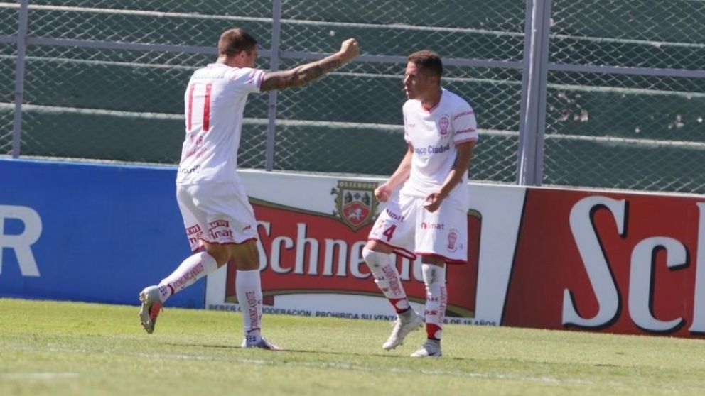 Con este gol de Nicolás Silva, Huracán venció a San Martín en San Juan y se pone a tiro de la Libertadores.