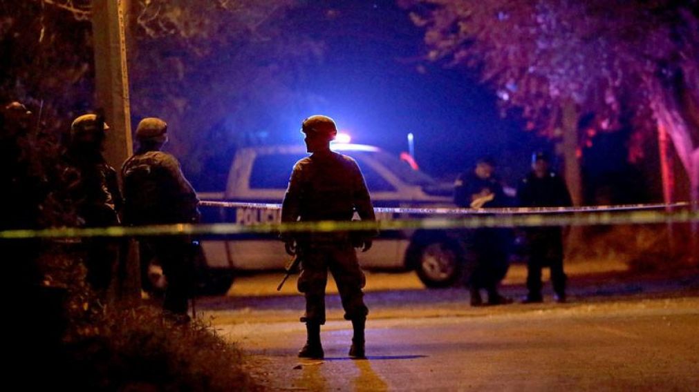 El sicario no pudo lograr su cometido pero asesino a una e hirió otro. (Imagen ilustrativa).