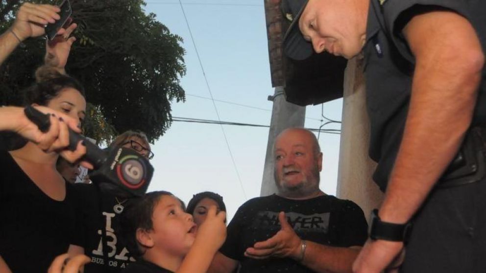 El niño le hizo un reclamo a la Policía.