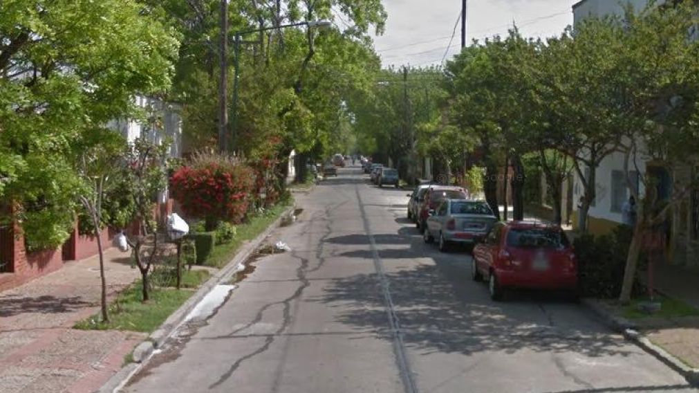 Hallan a abuelo desnudo y masacrado a puñaladas en una cama