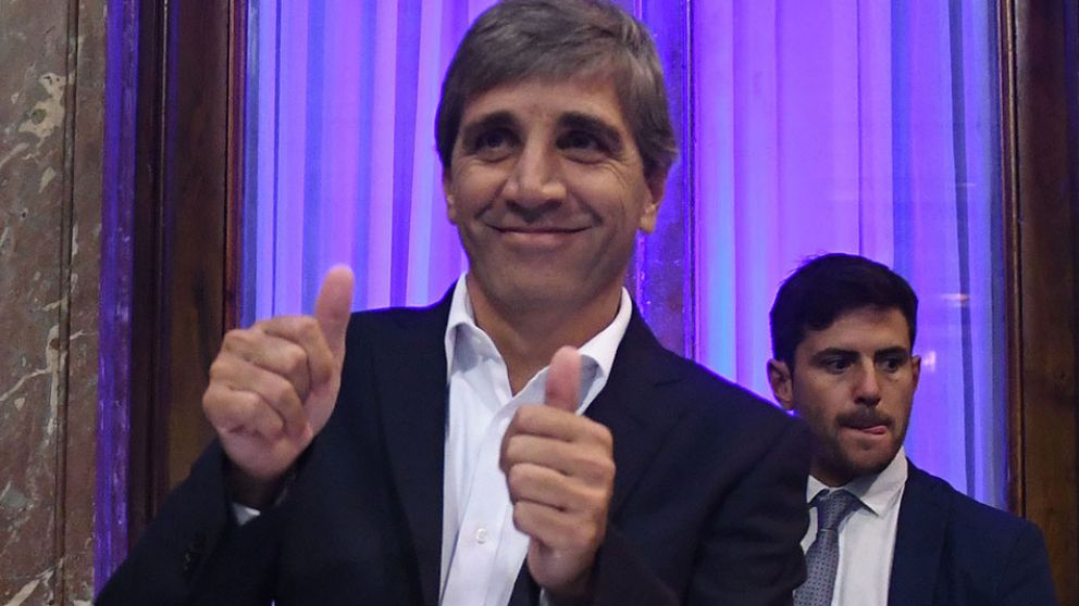 El ministro de Finanzas, Luis Caputo pidió disculpas tras los inconvenientes con Cerruti. (Telam)