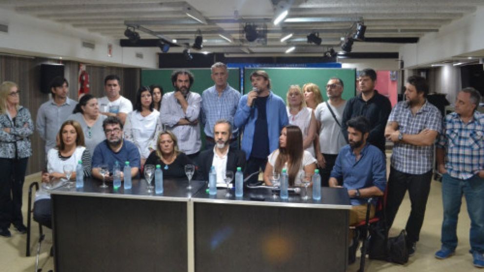 La conferencia de prensa la llevaron a cabo en la sede de UTE.
