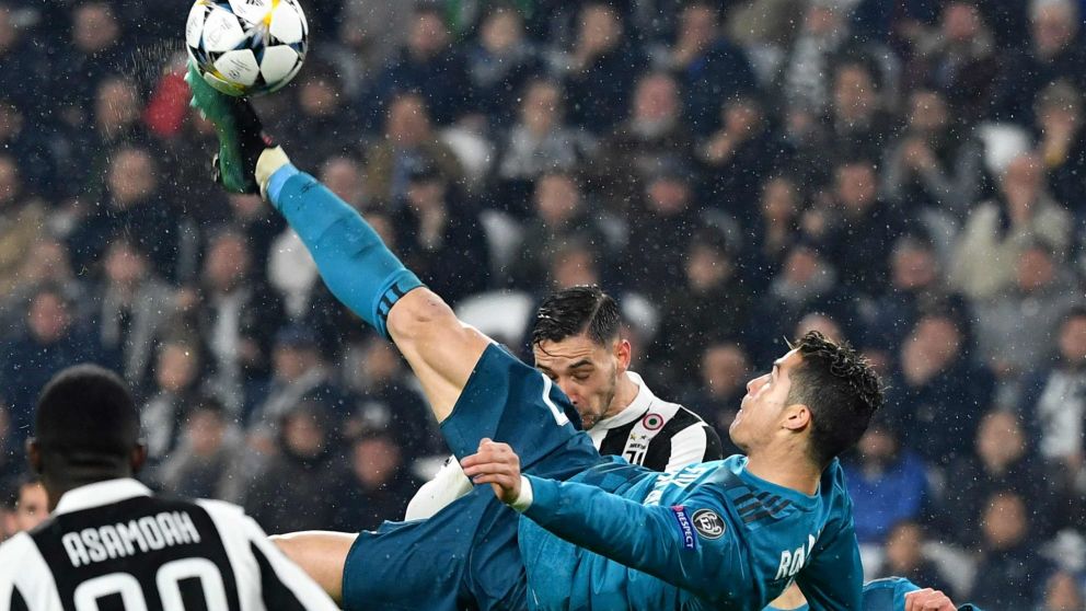 Tremenda chilena de Cristiano Ronaldo, quien anotó dos ocasiones frente a la Juve.