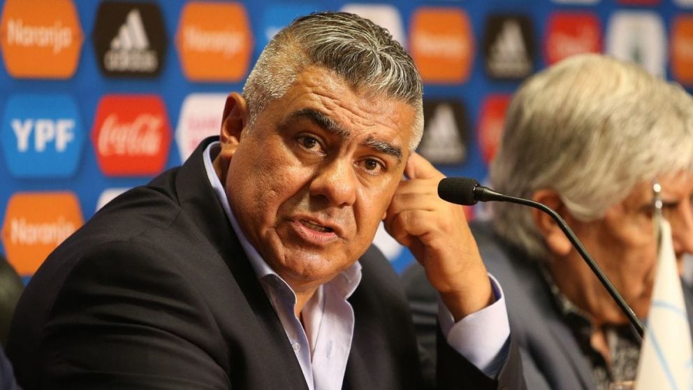 Claudio "Chiqui" Tapia investigará a fondo cada caso de corrupción y pondrá psicólogos para los juveniles.