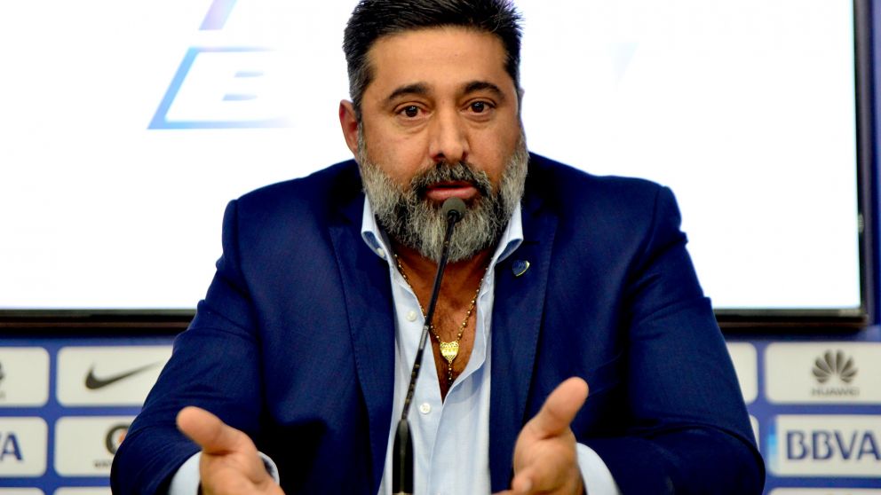 Daniel Angelici abrirá una investigación interna por el apriete de la barra al plantel