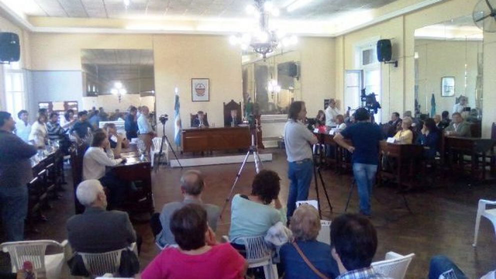 Algunos concejales se mostraron muy molestos por la ausencia del jefe comunal.