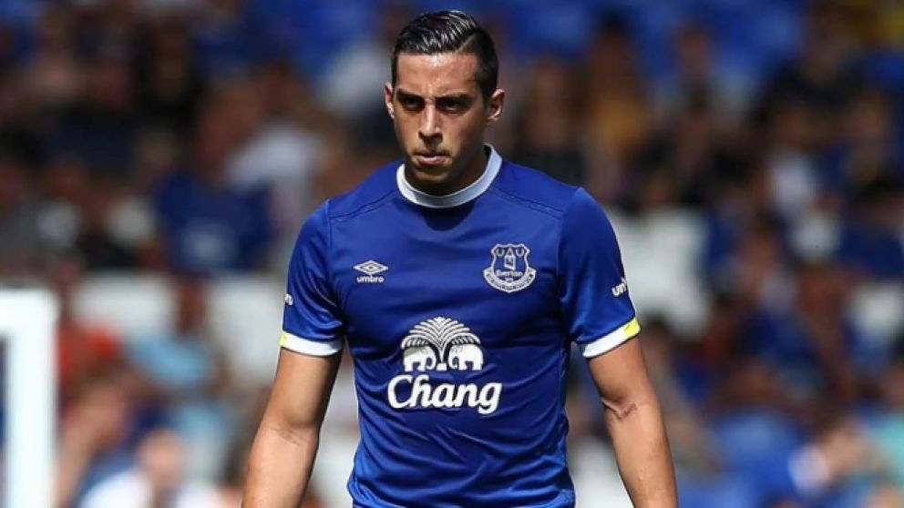 Polémica en Inglaterra por el twitt del defensor del Everton.