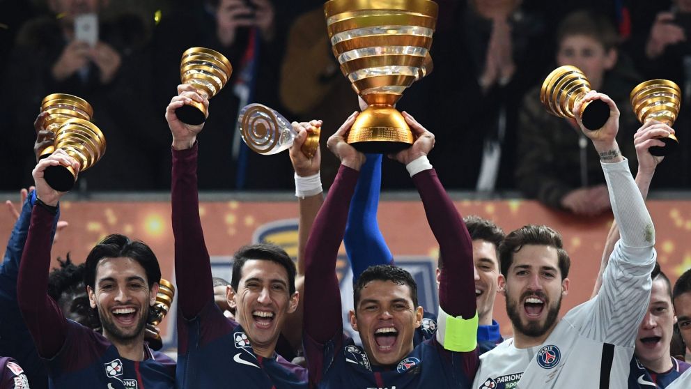Un t�tulo que alivia un poco la eliminaci�n de la Champions League. (AFP)