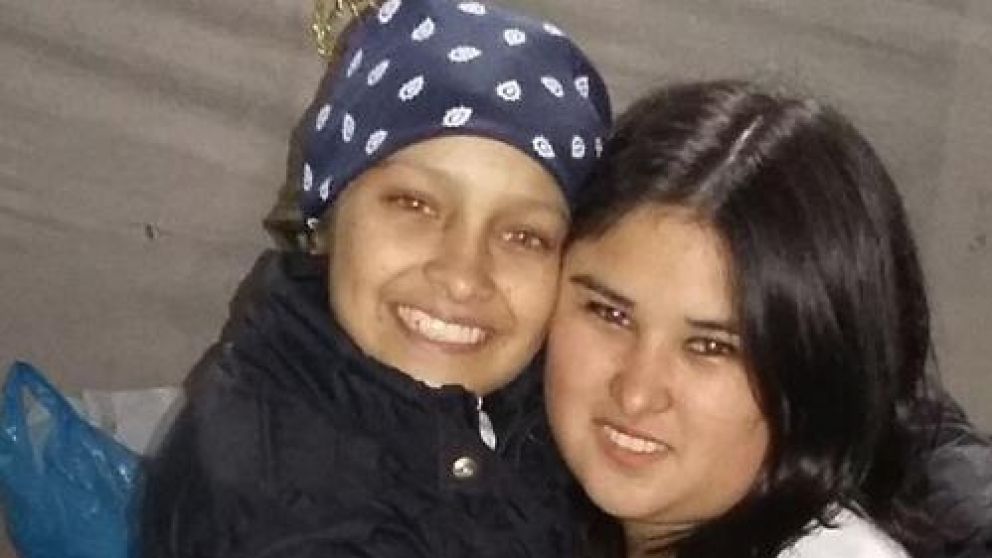 La joven tuvo leucemia y quieren que repita el año escolar por no tener los conocimientos suficientes.
