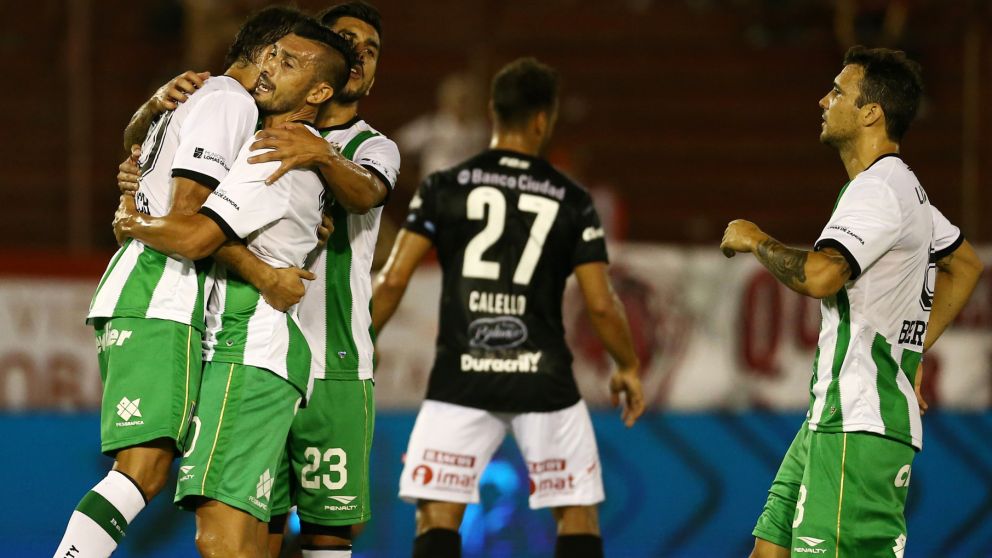 Cvitanich puso en ventaja al Taladro. (Fotobaires)