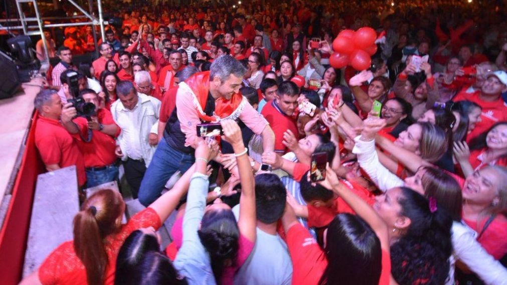 Marito Abdo, "el candidato de la gente", le lleva 25 puntos de diferencia a sus opositores..