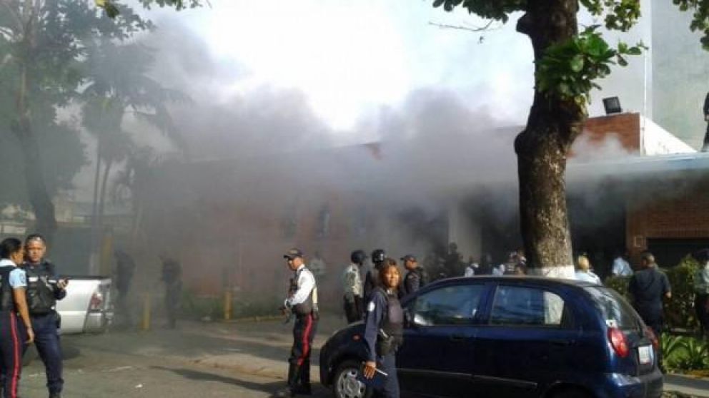 El humo afectó a varios sectores del penal y provocó la tragedia.