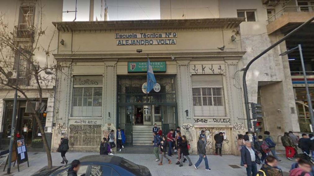 Pibe apuñaló a compañero en el aula con un cuchillo de carnicero