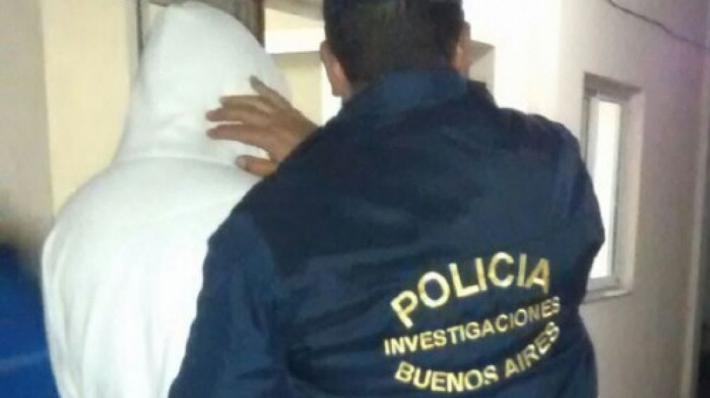 As� trasladaron a uno de los delincuentes apresados. 
