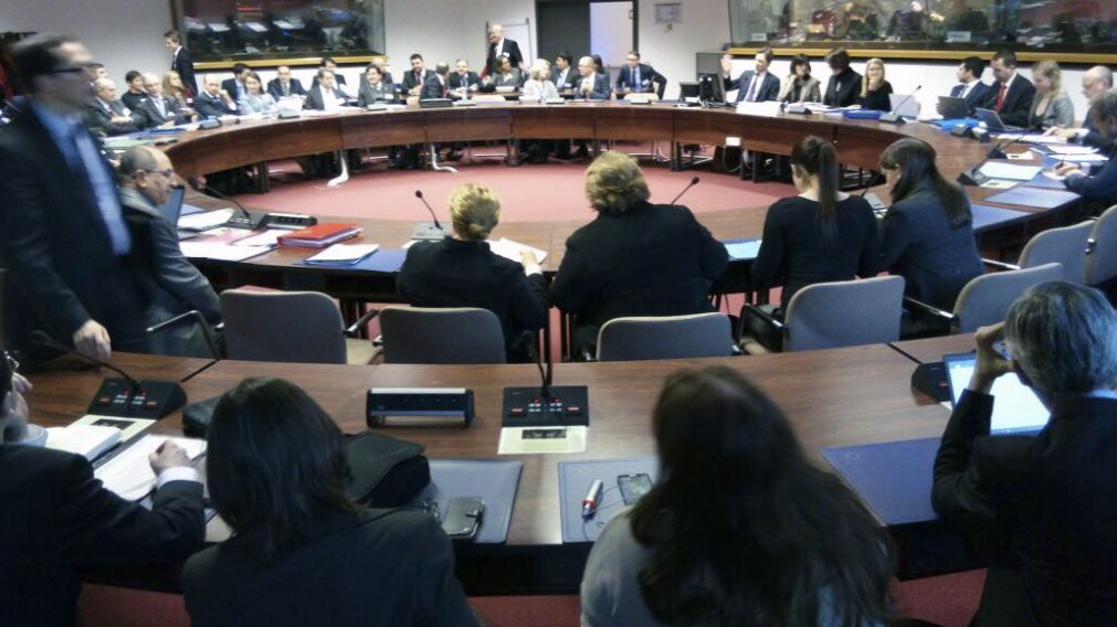 Las negociaciones contin�an en ambas regiones. 