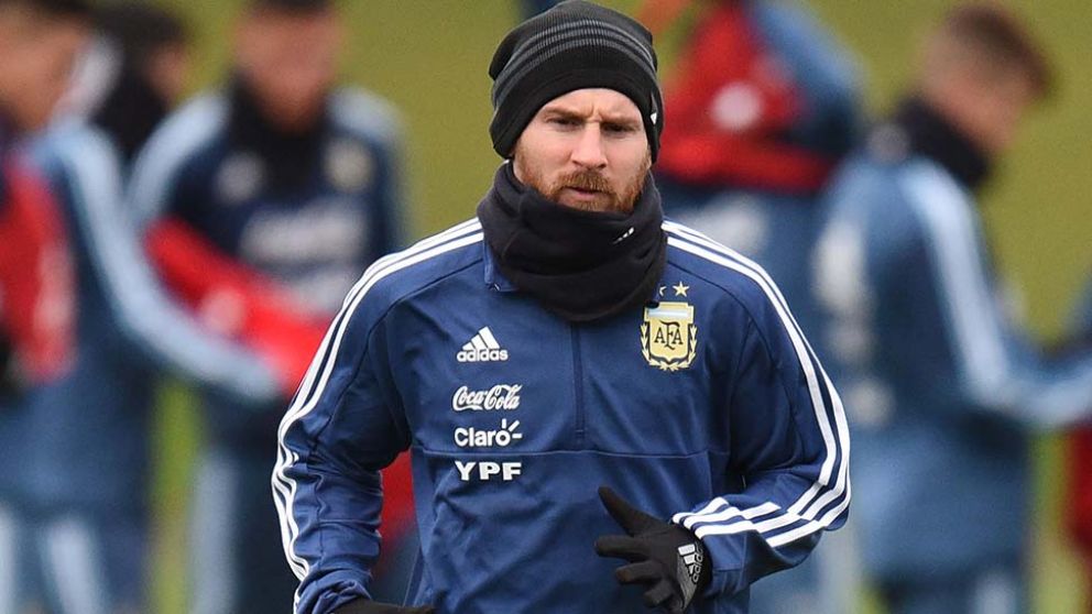 Messi. Arrastra molestias en el isquiotibial y aductor. (AFP)