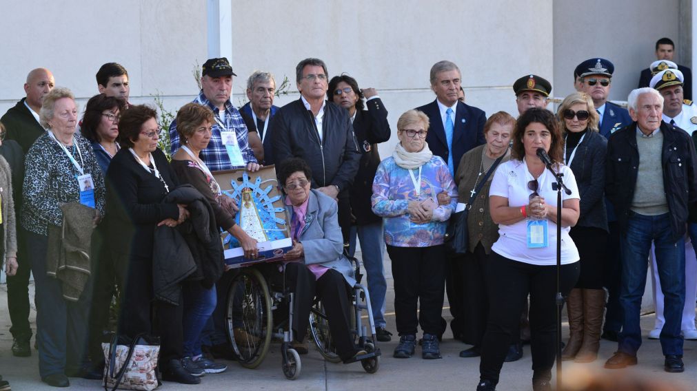 Familiares de soldados caídos en Malvinas, recibieron un reconocimiento (Jonatan Moreno-Diario Crónica).