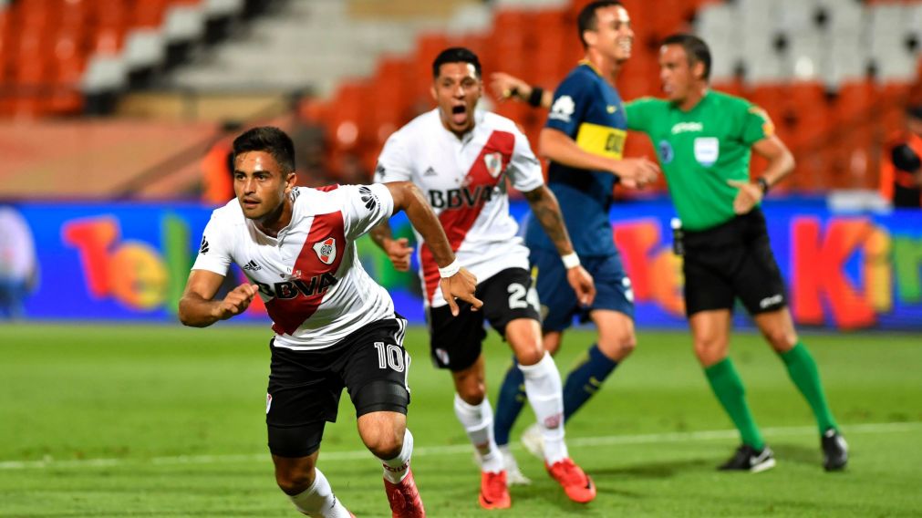 El pity festeja su gol de penal frente a Boca.
