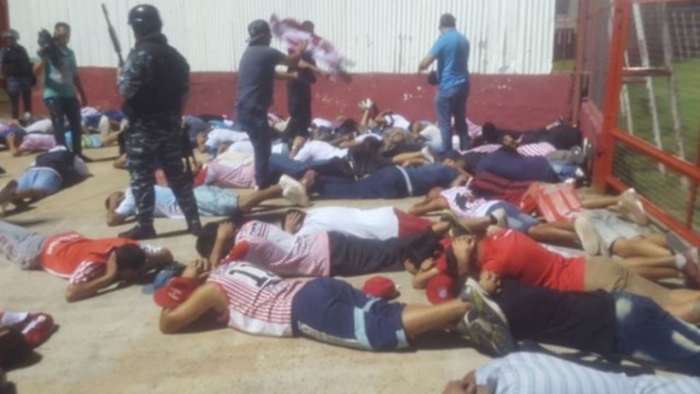 Así fueron detenidas las personas que ahora no pueden ingresar a los estadios por decisión de la Aprevide.