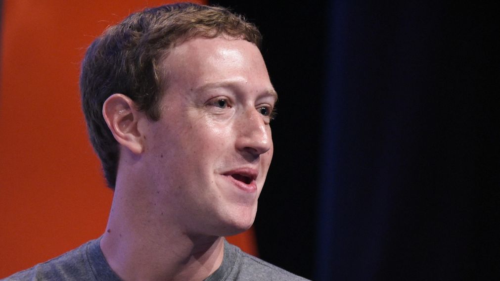 Zuckerberg pidió perdón en un anuncio.(AFP)