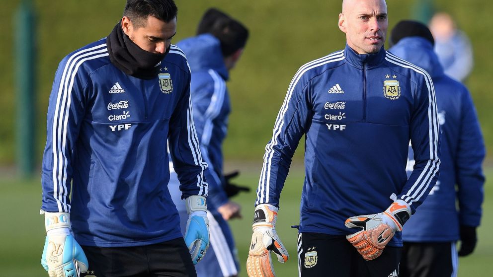 Sergio Romero y Willy Caballero, y una pelea "sana por el puesto"