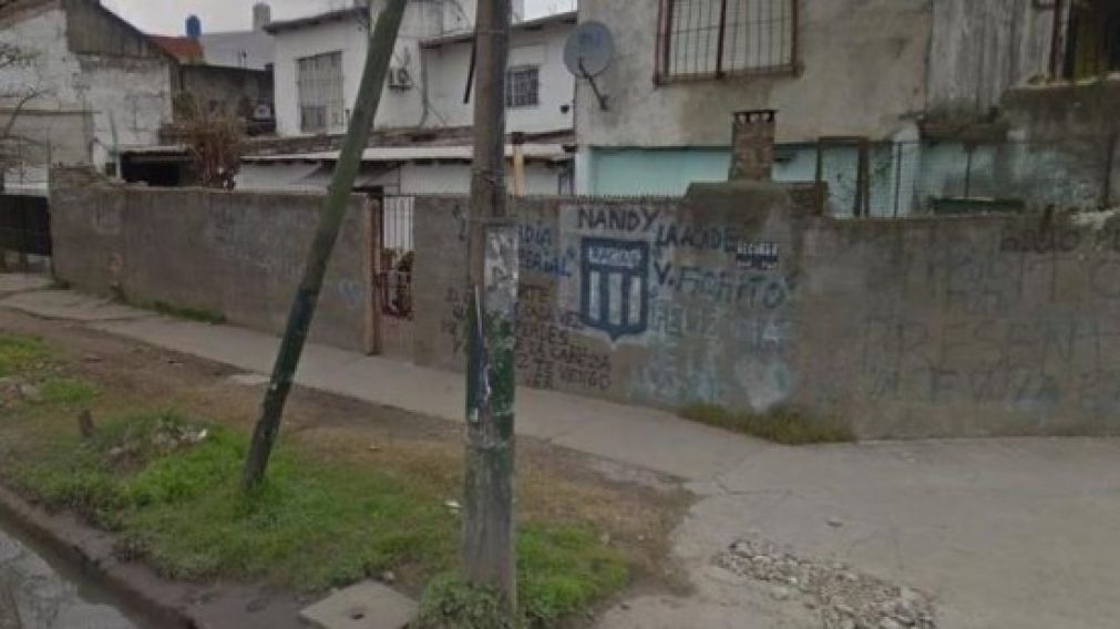 La polic�a a�n busca al asesino y su acompa�ante que huyeron r�pidamente.